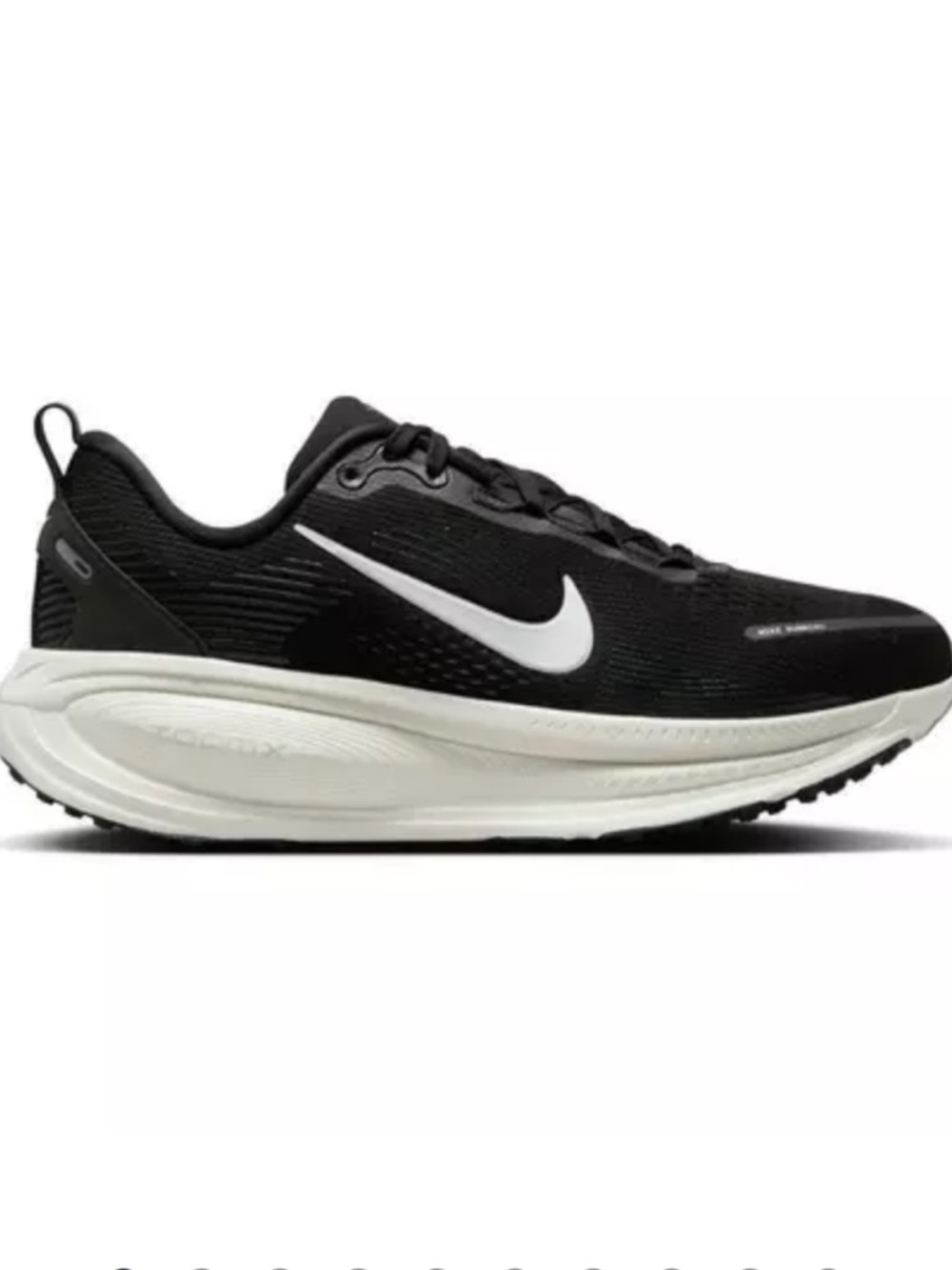 Nike Vomero  18 zoomx cushioning Black and White Running Shoe like new 8.5